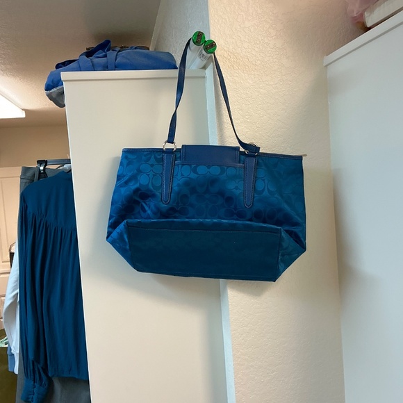 Purse/ shoulder bag, blue from Coach. - Picture 2 of 5